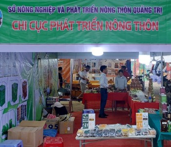 Gian hàng trưng bày sản phẩm của các doanh nghiệp, HTX tỉnh Quảng Trị