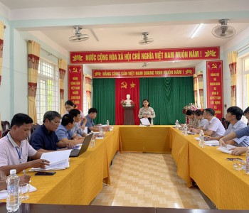 Bà Nguyễn Hồng Phương, PGĐ Sở NN và  PTNT phát biểu tại cuộc họp kiểm tra hoạt động của các HTX nông nghiệp, liên kết sản xuất, Chương trình OCOP  trên địa bàn huyện Vĩnh Linh