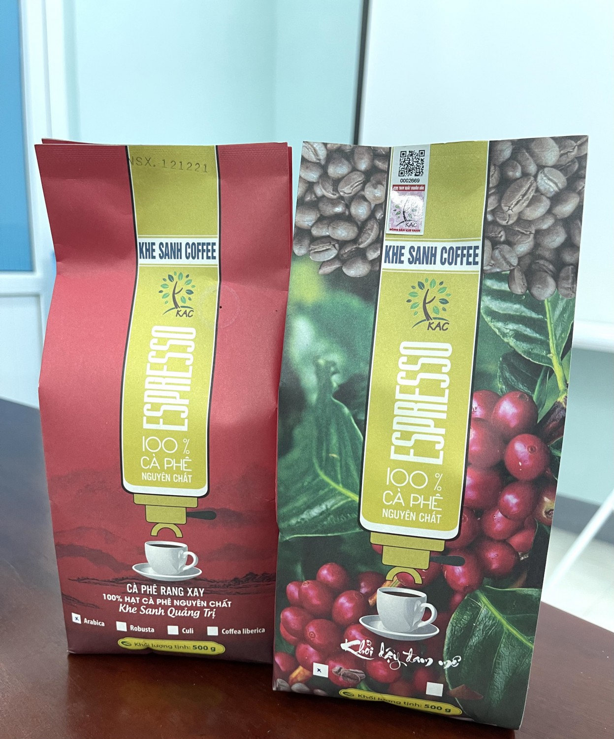 Sản phẩm Khe Sanh Coffee (dạng hạt rang) của HTX Nông sản Khe Sanh, huyện Hướng Hóa đạt hạng OCOP 4 sao năm 2021